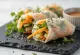 Пролећне ролнице у пиринчаном папиру, са свежим поврћем и сосом за умакање