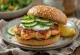 Бургер од лососа са јогуртом и мирођијом