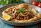 Манакиш са месом, сервиран са јогуртом